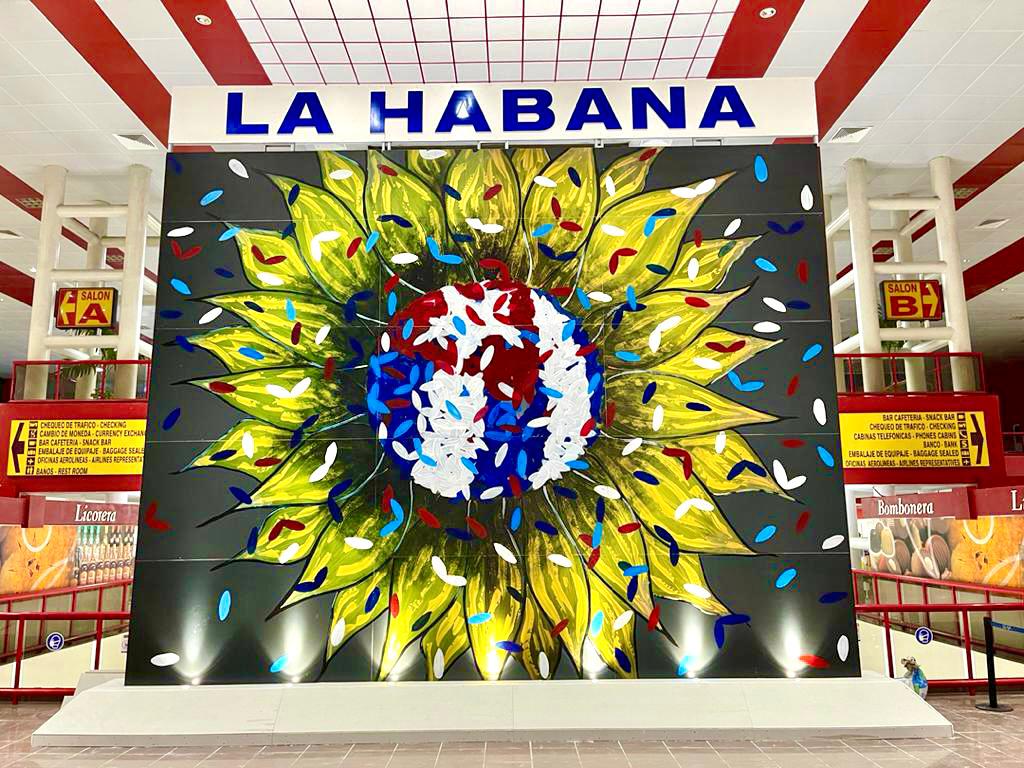 Cuba: aeropuerto se prepara para reapertura con mural